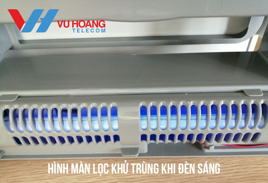 Màng lọc khử trùng bằng tia cực tím khi sáng đèn