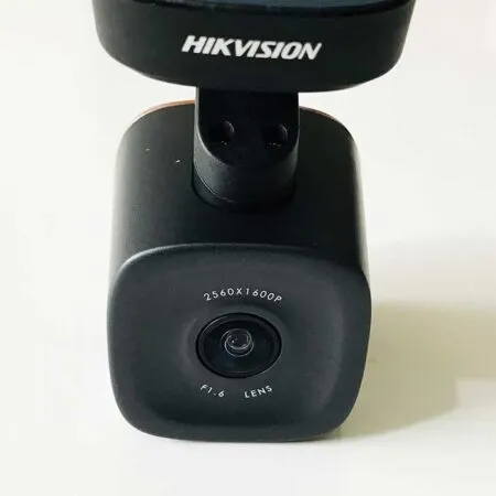 camera-hanh-trinh-f6s-hikvision-tich-hop-man-hinh-cam-ung-ips-1-inch-3.jpg