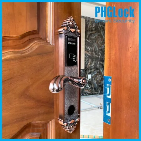 khoa-cua-dien-tu-cho-khach-san-phglock-rf6135-3.jpg